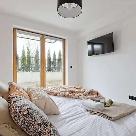 Two Bedroom With Terrace- Tatra View - Ksiezycowe - 24i Apartman Zakopane